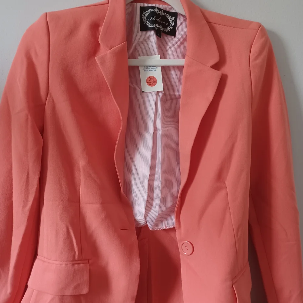 Cute blazer - Picture 2 of 3